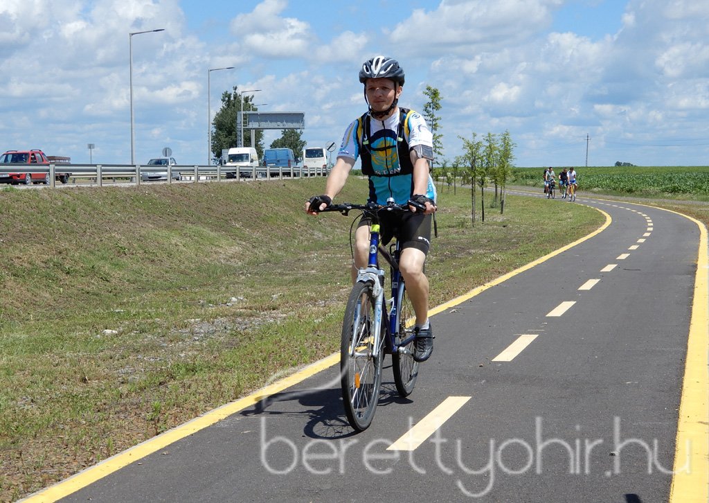 Átadták a Berettyóújfalu-Tépe kerékpárutat 25